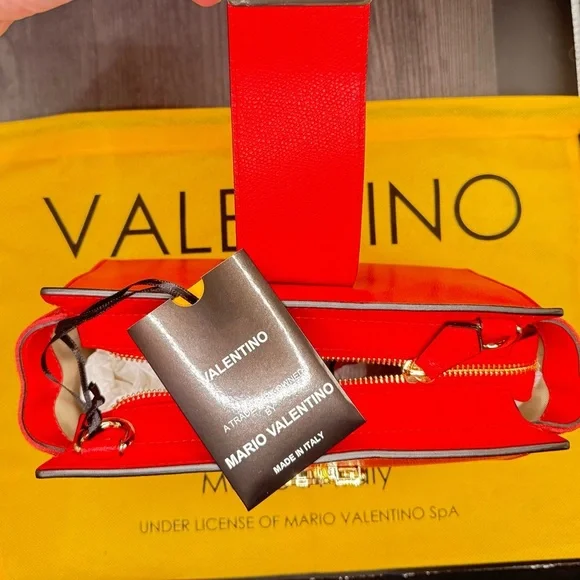 VALENTINO BY MARIO VALENTINO|PRICE FIRM💲
Red Kiki Leather Shoulder Bag-Pre-Loved - Picture 9 of 10